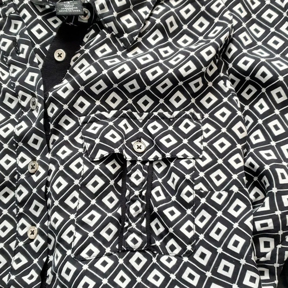 White House Black Market 100% Silk with a Two Option Sleeve Up or Down - Picture 13 of 13